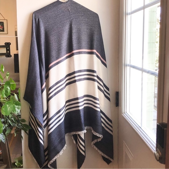 Poncho Wrap Scarf in blue and white - Picture 5 of 13